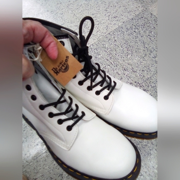 Dr Martens White Lace Up Boots (Unisex) - Picture 1 of 2